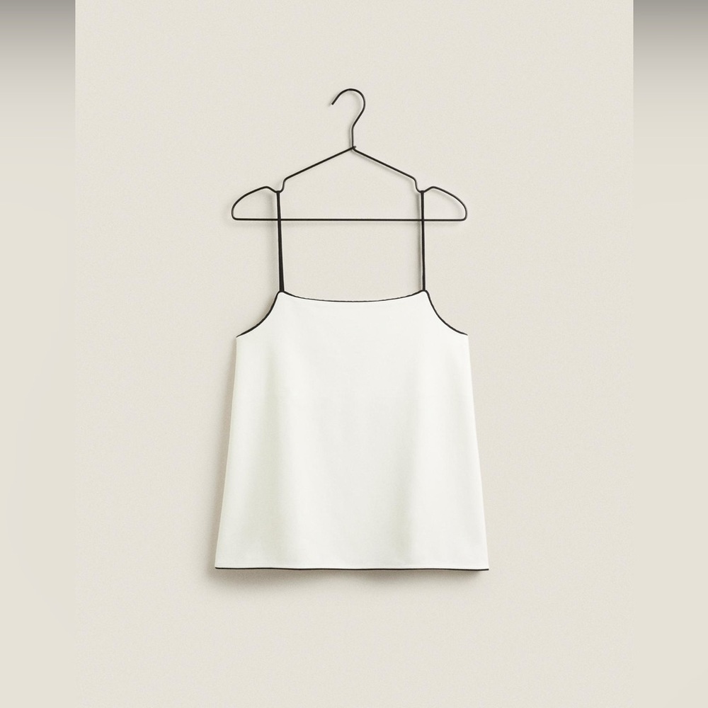Zara Home Cotton Top with Piping

Size L

Off white with black trim
